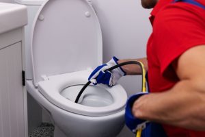 Plumber,Unclogging,Blocked,Toilet,With,Hydro,Jetting,At,Home,Bathroom